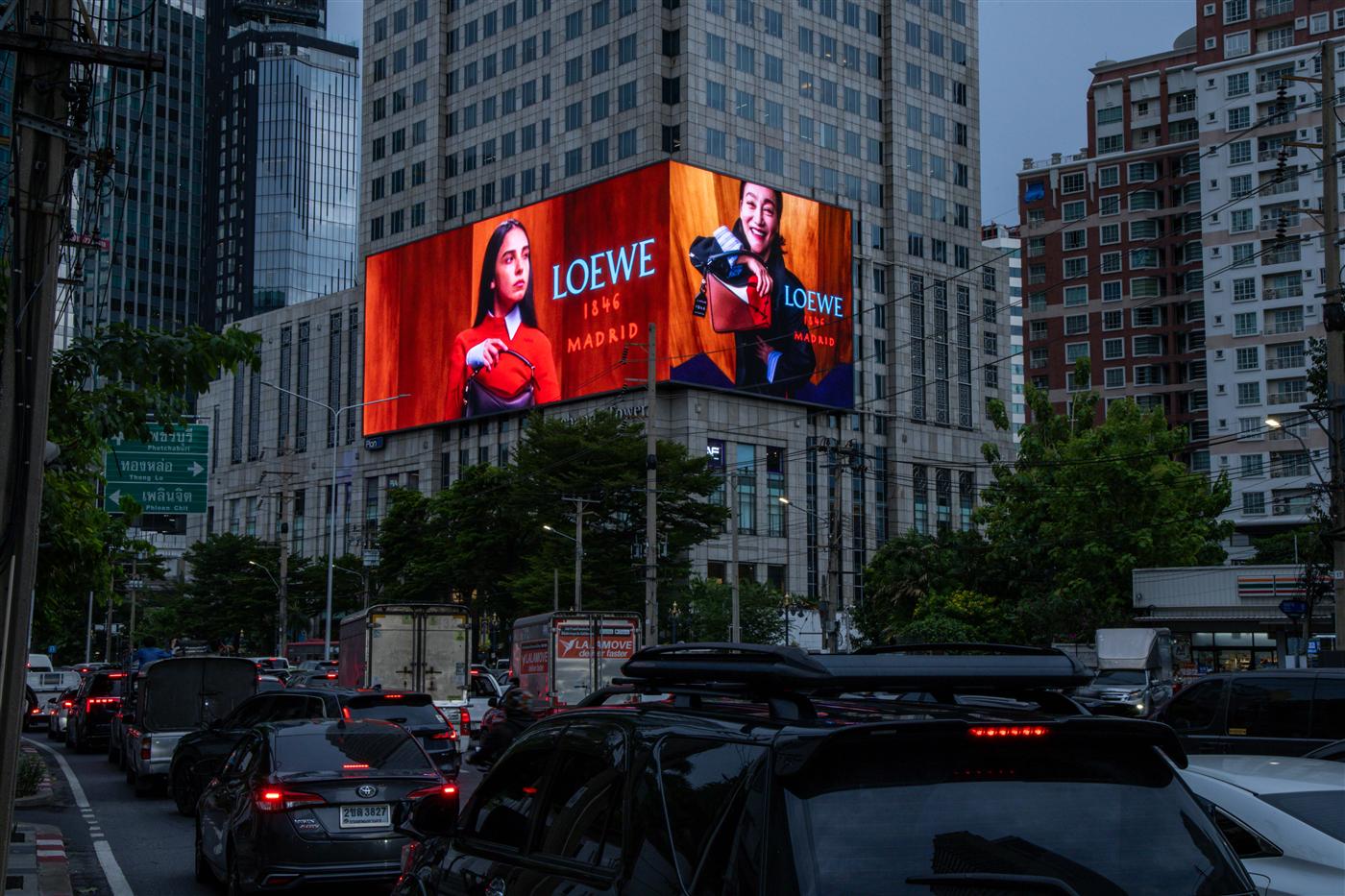 LOEWE Madrid — Corner LED
